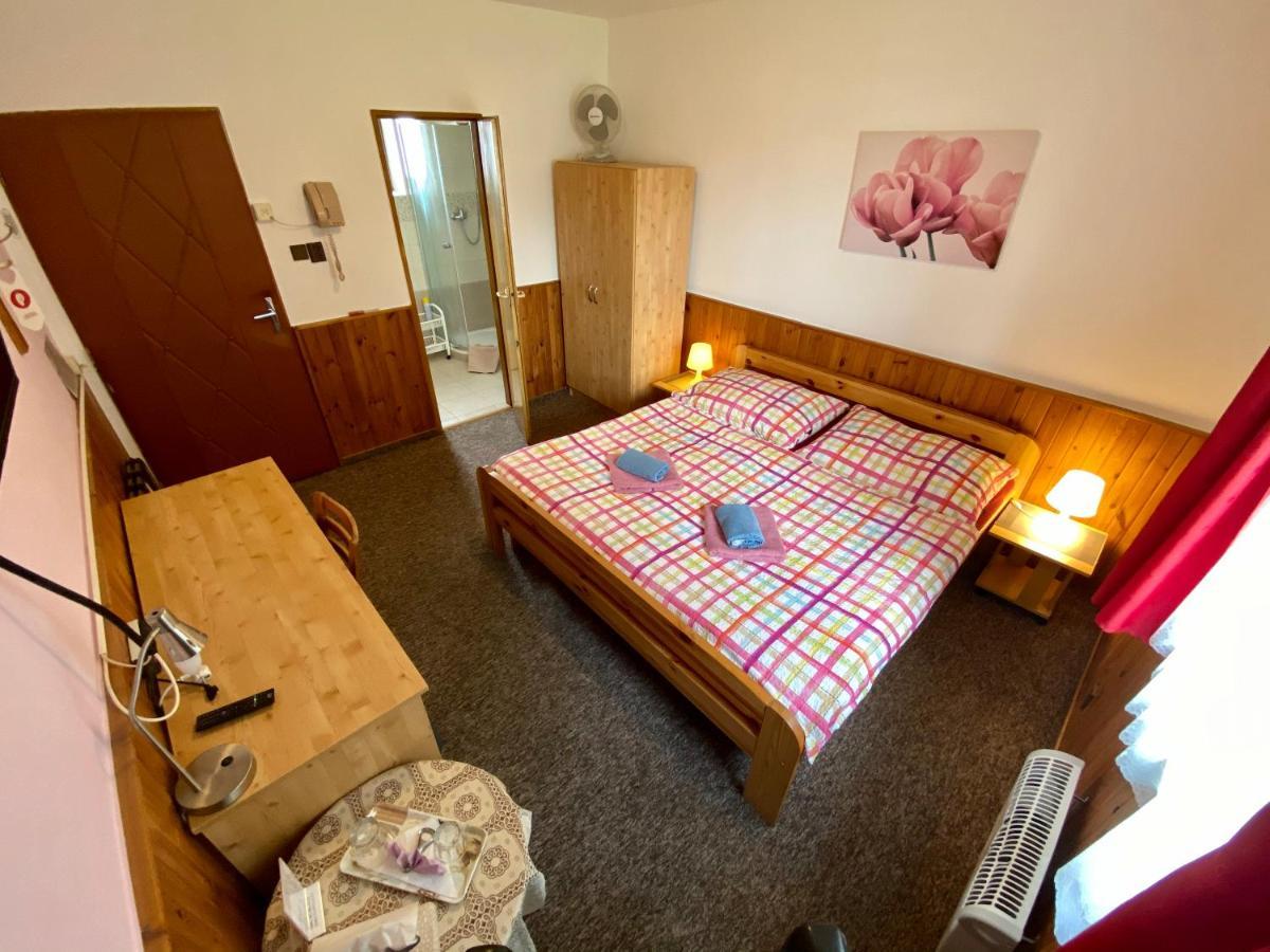 Chaloupka Guest house Prague